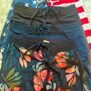 Bundle of 4 pairs of Old Navy board shorts - size 28